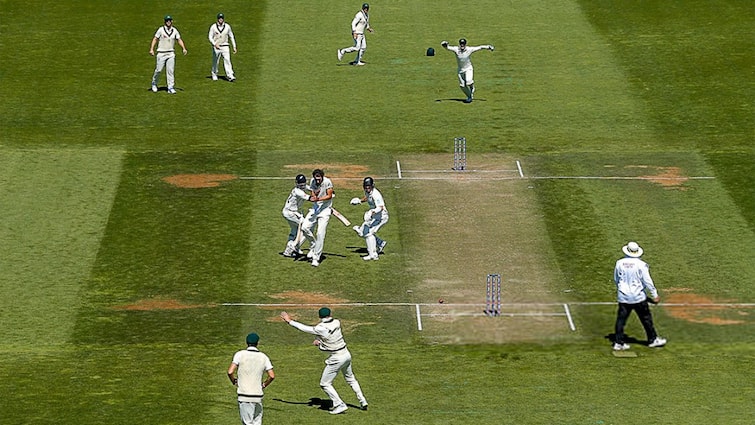 Kane Williamson Bizarre Run Out After Mid Pitch Collision Watch Video AUS vs NZ Sports News Watch: जब मैदान पर टकरा गए बल्लेबाज, खूब हुई तनातनी, अजीबोगरीब तरह से रन आउट हुए केन विलियमसन