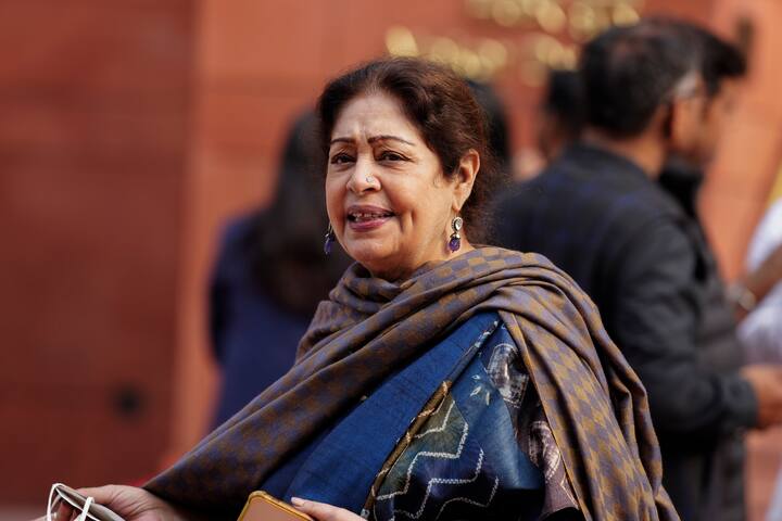 वहीं चंडीगढ़ सीट से किरण खेर बीजेपी की सांसद हैं. (फाइल फोटो)