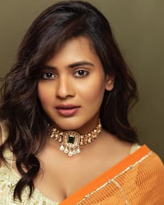 Hebah Patel : ఆరెంజ్ కలర్ శారీలో హెబ్బా పటేల్.. AA పాటతో అబ్సేషన్​లో ఉన్న బ్యూటీ