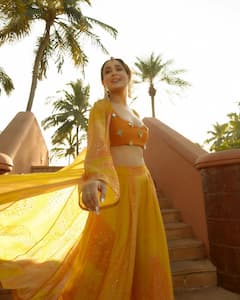 Pragya Jaiswal Photos: ప్రేక్షకుల చూపులకు అందంతో కంచె వస్తున్న కథానాయిక