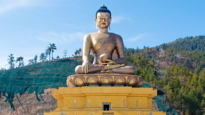 IRCTC Bhutan Tour: अगर आप कम बजट में विदेश घूमने के बारे में सोच रहे हैं तो आईआरसीटीसी का भूटान टूर एक अच्छा विकल्प हो सकता है.