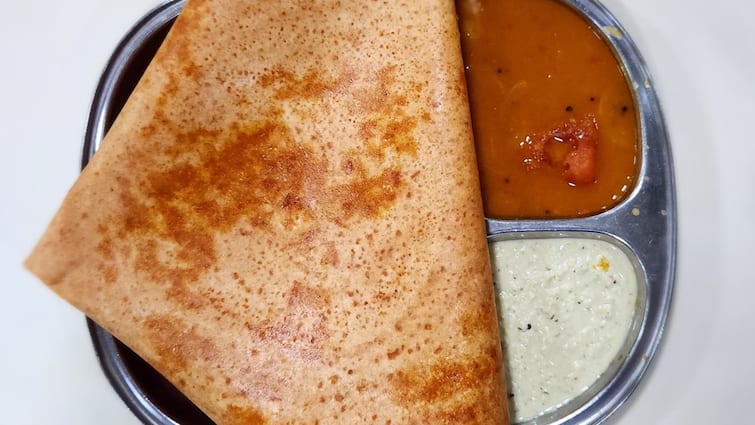 Instant crispy dosa with tasty chutney Instant Crispy Dosa: இன்ஸ்டண்ட் மொறு மொறு தோசை... அதற்கு ஏற்ற சூப்பர் சட்னி : இப்படி செய்து அசத்துங்க!