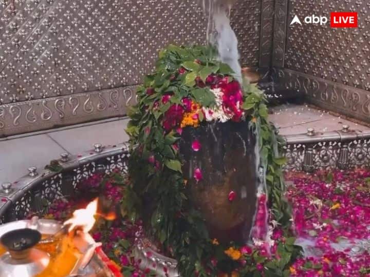 रात में चार पहर होते हैं. प्रदोष, निशिथ, त्रियामा, उषा. महाशिवरात्रि के दिन शिव जी की पूजा प्रदोष काल से शुरू हो जाती है जो ब्रह्म मुहूर्त तक चलती है. प्रदोष काल शाम 6 बजे से रात 9 बजे तक रहता है.