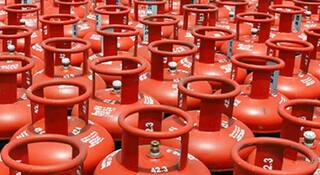 होळीपूर्वीच सर्वसामान्यांना मोठा झटका, आजपासून LPG सिलेंडरच्या दरात वाढ