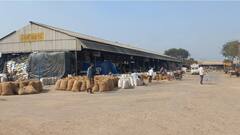 आढ़तियों पर क्यों मेहरबान है अलीगढ़ जिला प्रशासन ? नीलामी चबूतरे पर अढ़तियों का 20 वर्षों से कब्जा, किसानों की फसल हो रही बर्बाद