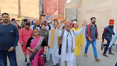 Varanasi News: काशी विश्वनाथ मंदिर दर्शन करने जब एक साथ पहुंचे हिन्दू मुस्लिम - दिखी मजहबी एकता की तस्वीर