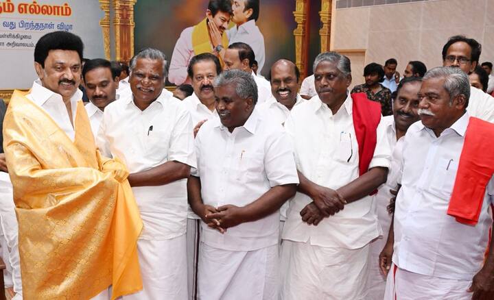 இந்திய கம்யூனிஸ்ட் கட்சியின் மாநிலச் செயலாளர் இரா.முத்தரசன் மற்றும் நிர்வாகிகள் முதல்வரை சந்தித்து வாழ்த்து தெரிவித்தனர்.