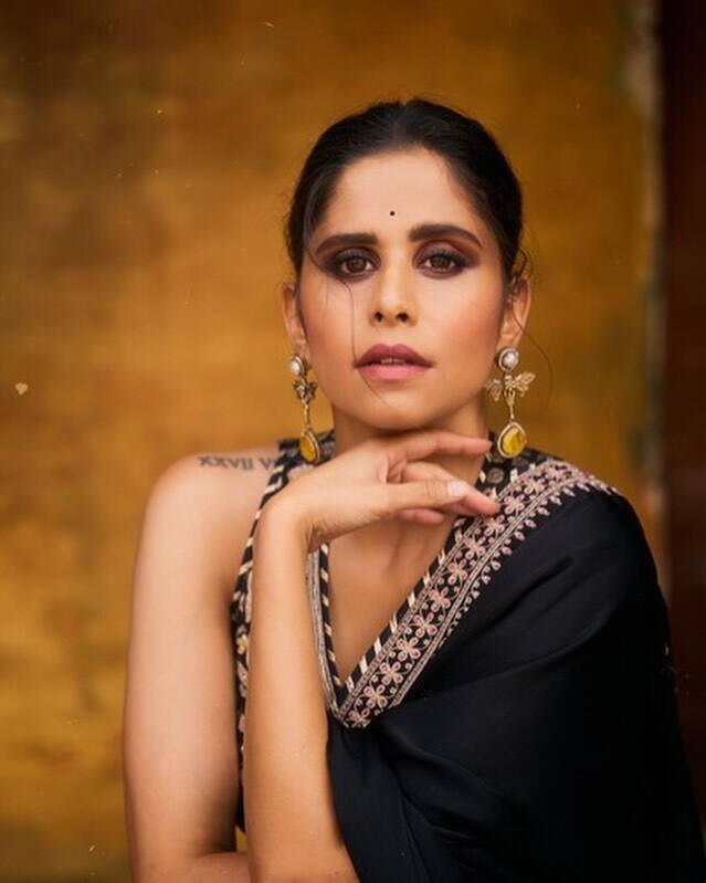 अभिनेत्री सई ताम्हणकरने (Sai Tamhankar) मराठी चित्रपटसृष्टीत आपला ठसा उमटवल्यानंतर आता हिंदी सिनेजगतात आपला छापस सोडत आहे.