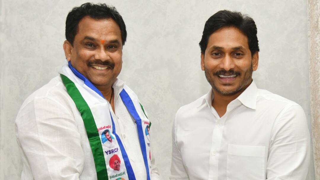 Chegondi Suryaprakash Joined YSRCP Criticises Pawan Kalyan Chegondi Surya Prakash: పదేళ్లయినా పార్టీ కేడర్ తయారు చేసుకోలేదు, పవన్‌కు ఆ సత్తా లేదు: చేగొండి