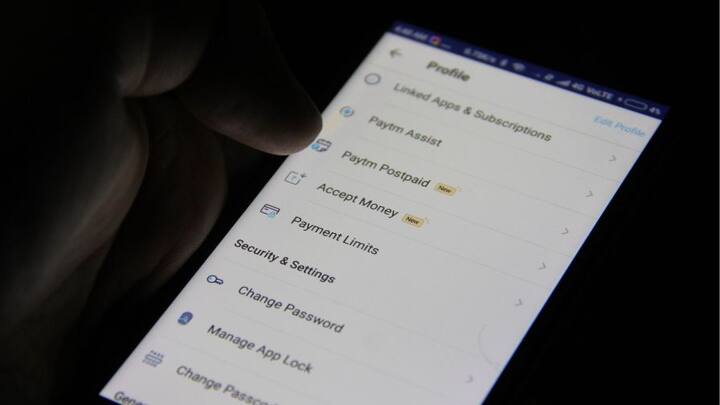 পরে এই সময়সীমা বাড়িয়ে করা হয় ১৫ মার্চ। তবে পেটিএম পেমেন্টস ব্যাঙ্কে সেভিংস অ্যাকাউন্টে থাকা টাকা ব্যবহার করা যাবে ১৫ মার্চের পরেও।    ছবি- পিটিআই