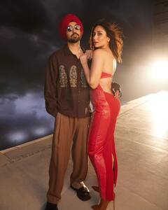 Diljit Dosanjh Poses With Crew Co-Star Kareena Kapoor, Says ‘Tera Ni Main Lover’