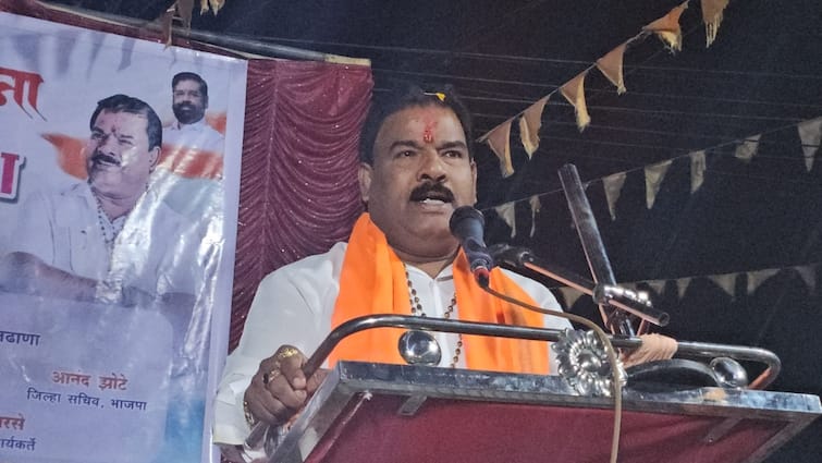 Sanjay Gaikwad land grabbing case Eknath Shinde Shiv Sena MLA in trouble case registered by Buldhana Police Sanjay Gaikwad: मुश्किल में एकनाथ शिंदे गुट के नेता, 'शिकारी विधायक' संजय गायकवाड पर अब इस मामले में केस दर्ज