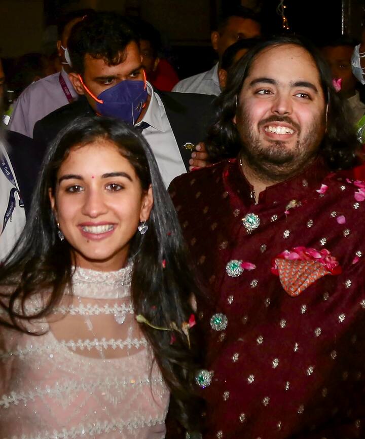 वहीं इसी साल जुलाई में अनंंत और राधिका सात फेरे लेकर शादी के बंधन में बंध जाएंगें.