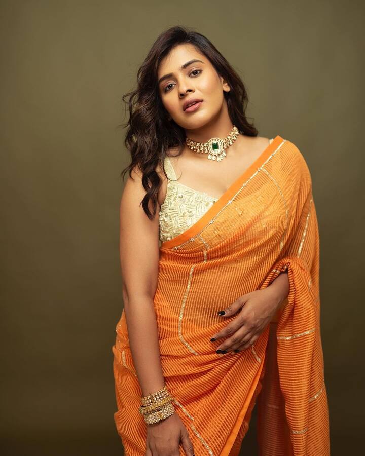 ఆ తర్వాత వచ్చిన కుమారి 21 ఎఫ్ సినిమాతో ఈ భామ కుర్రకారుని ఓ రేంజ్లో డిస్టర్బ్ చేసింది. తన లుక్స్, నటనతో అభిమానులను చాలా ఆకట్టుకుంది.(Images Source : Instagram/hebahpatel)