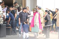 Anant-Radhika Pre Wedding: चारों बच्चों और बीवी करीना के साथ जामनगर के लिए रवाना हुए सैफ अली खान, एयरपोर्ट पर दिखा नवाबी लुक