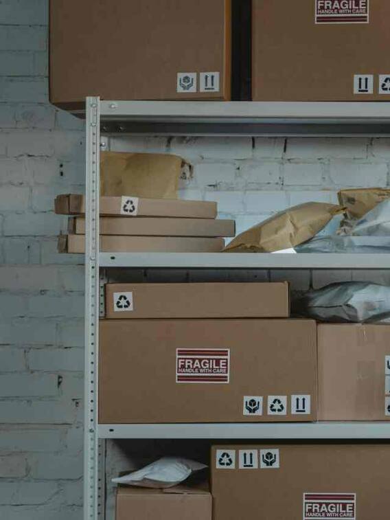 जानिए ट्रेन से कैसे भेजा जाता है पार्सल?