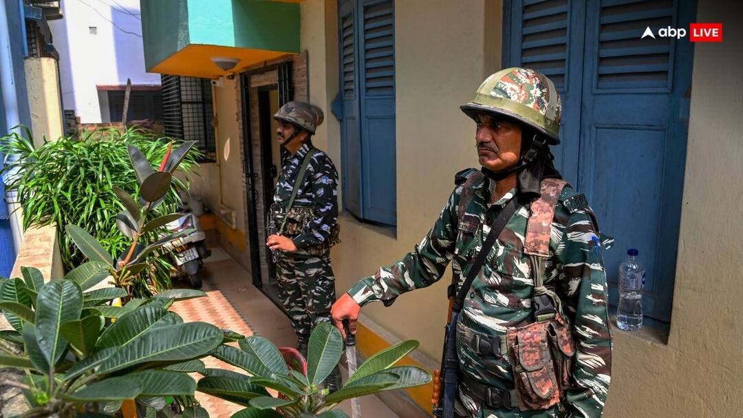 234 किलो चांदी, कैश और हीरे की अंगूठी... भोपाल में RTO के पूर्व कॉन्सटेबल के घर छापेमारी में बड़ा खुलासा Bhopal Lokayukta Raid 234 kg silver Cash and Diamond rings recovered from Former RTO constable Saurabh Sharma house ANN 234 किलो चांदी, कैश और हीरे की अंगूठी... भोपाल में RTO के पूर्व कॉन्सटेबल के घर छापेमारी में बड़ा खुलासा