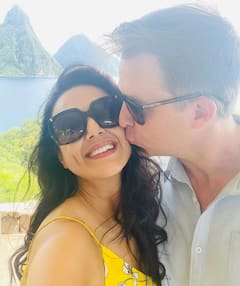 प्रीति जिंटा की शादी को 8 साल हुए पूरे, डिंपल गर्ल ने यूं लुटाया अपने पति पर प्यार, ऋतिक ने किया रिएक्ट