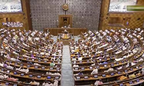 ਦੇਸ਼ ਵਿੱਚ ਕੁਝ ਮਹੀਨਿਆਂ ਵਿੱਚ 18ਵੀਂ ਲੋਕ ਸਭਾ ਲਈ ਆਮ ਚੋਣਾਂ ਹੋਣੀਆਂ ਹਨ। ਹਾਲਾਂਕਿ ਚੋਣ ਕਮਿਸ਼ਨ ਨੇ ਅਜੇ ਇਸ ਦੀਆਂ ਤਰੀਕਾਂ ਦਾ ਐਲਾਨ ਨਹੀਂ ਕੀਤਾ ਹੈ। ਪਰ ਅਨੁਮਾਨ ਮੁਤਾਬਕ ਅਪ੍ਰੈਲ-ਮਈ ਵਿੱਚ ਚੋਣਾਂ ਹੋ ਸਕਦੀਆਂ ਹਨ। ਲੋਕ ਸਭਾ ਦੀ ਗੱਲ ਕਰੀਏ ਤਾਂ ਲੋਕ ਸਭਾ ਦੀਆਂ ਕੁੱਲ 545 ਸੀਟਾਂ ਹਨ। ਜਿਸ ਲਈ ਚੋਣਾਂ ਕਰਵਾਈਆਂ ਜਾਣਗੀਆਂ। ਪਿਛਲੀ ਵਾਰ ਲੋਕ ਸਭਾ ਚੋਣਾਂ 2019 ਵਿੱਚ ਹੋਈਆਂ ਸਨ। ਜਿੱਥੇ ਭਾਜਪਾ ਨੇ 303 ਸੀਟਾਂ ਜਿੱਤ ਕੇ ਬਹੁਮਤ ਹਾਸਲ ਕੀਤਾ ਸੀ।