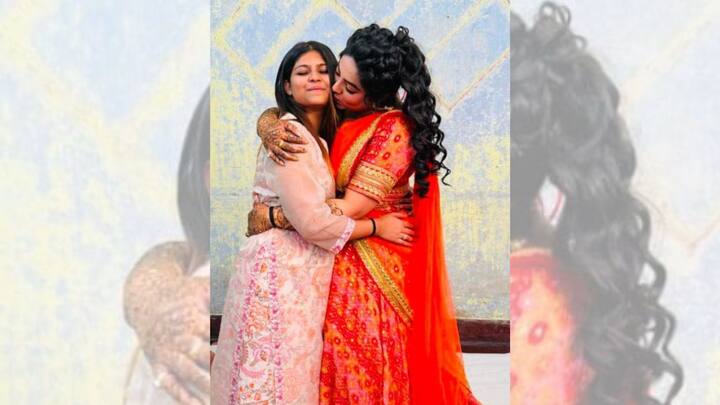 এরই মাঝে বন্ধুবান্ধবদের থেকে খেয়েছেন আইবুড়োভাত। বাঙালি খাবারের আয়োজনে সেই এলাহি ভোজপর্বেরও ছবি পোস্ট করেছিলেন তিনি নিজের সোশ্যাল মিডিয়ায়। ছবি: শ্রীময়ী চট্টরাজের ফেসবুক