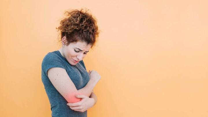 वहीं कुछ लोग तो पूरे दिन आलस और नींद महसूस करते हैं. हेल्थ एक्सपर्ट के मुताबिक यह बदलते मौसम की वजह से हो रहा है. लेकिन सवाल यह है कि बदलते मौसम में क्या वजह है कि शरीर में अकड़ने और दर्द होता है.