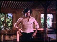 Paayum Puli Bike : பாயும் புலி பைக்கில் கெத்தாக போஸ் கொடுக்கும் ரஜினிகாந்த்!