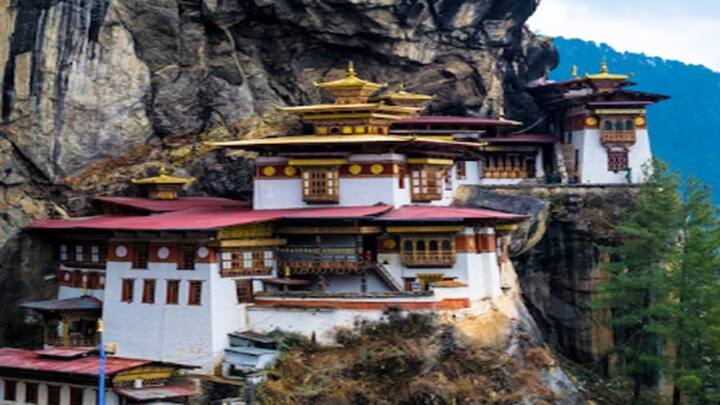 पैकेज में आपको भूटान के प्रसिद्ध टूरिस्ट प्लेस पारो, थिंफू और पुनाखा की सैर का मौका मिल रहा है. पैकेज की शुरुआत 9 मई 2024 से होगी. इसमें कुल 35 लोगों की ऑक्यूपेंसी है.