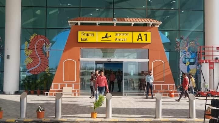 Jabalpur Airport News: जबलपुर शहर में मॉडर्न एयरपोर्ट बनकर तैयार हो चुका है. जबलपुर के डुमना एयरपोर्ट के नए रनवे और टर्मिनल बिल्डिंग का लोकार्पण प्रधानमंत्री नरेंद्र मोदी करेंगे.