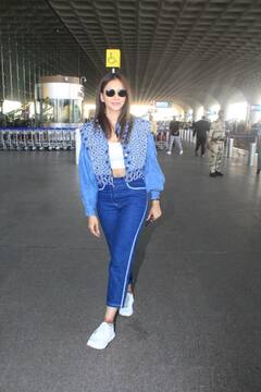 ना मांग में सिंदूर...ना हाथों में चूड़ा, शादी के बाद इस अंदाज में एयरपोर्ट पर स्पॉट हुईं जैकी भगनानी के दुल्हन रकुल प्रीत, देखें तस्वीरें