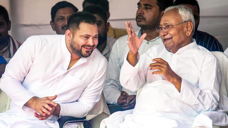 Tejashwi Yadav Birthday Wish to Bihar CM Nitish Kumar on His 73rd Birthday ANN CM नीतीश कुमार के जन्मदिन पर तेजस्वी यादव ने लुटाया प्यार, 'चाचा' के लिए क्या लिखा?