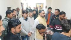 अलीगढ़ में बाइक सवार युवक को रोककर सरेआम मारी गोली, अस्पताल में भर्ती, CCTV खंगाल रही पुलिस