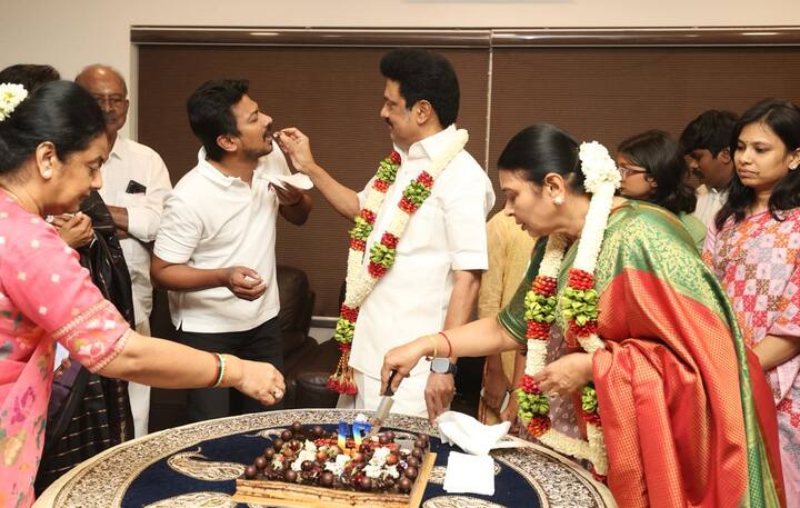 Surrounded by his family members, Stalin also cut another cake at his residence in CIT Colony, Chennai. (Credit: ABP Nadu)