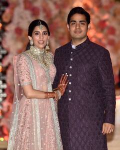 अंबानी के फंक्शन में आम लोगों की तरह जाते हैं सुपरस्टार्स...जमीन पर बैठने से लेकर खाना परोसने तक, करने पड़ते हैं ये काम