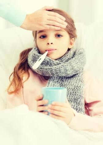 ਬਸ ਠੰਡ ਆਪਣੇ ਅਖੀਰਲੇ ਪੜਾਅ ਵਿੱਚ ਚੱਲ ਰਹੀ ਹੈ। ਜਿਸ ਕਰਕੇ ਸਿਰਫ ਸਵੇਰੇ ਅਤੇ ਸ਼ਾਮ ਦੀ ਠੰਡ ਰਹਿ ਗਈ ਹੈ। ਦਿਨ ਵਿੱਚ ਤਾਂ ਤੇਜ਼ ਧੁੱਪ ਹੁੰਦੀ ਹੈ। ਜਿਸ ਕਰਕੇ ਲੋਕ ਗਰਮ ਸਰਦ ਹੋ ਸਕਦੇ ਹਨ। ਜਿਸ ਕਰਕੇ ਖੰਘ, ਜ਼ੁਕਾਮ, ਸਰੀਰ ‘ਚ ਕਠੋਰਤਾ, ਸਿਰਦਰਦ ਅਤੇ ਵਾਇਰਲ ਬੁਖਾਰ ਵਰਗੀਆਂ ਕਈ ਤਰ੍ਹਾਂ ਦੀਆਂ ਮੌਸਮੀ ਬਿਮਾਰੀਆਂ ਦਾ ਖਤਰਾ ਕਈ ਗੁਣਾ ਵੱਧ ਜਾਂਦਾ ਹੈ।