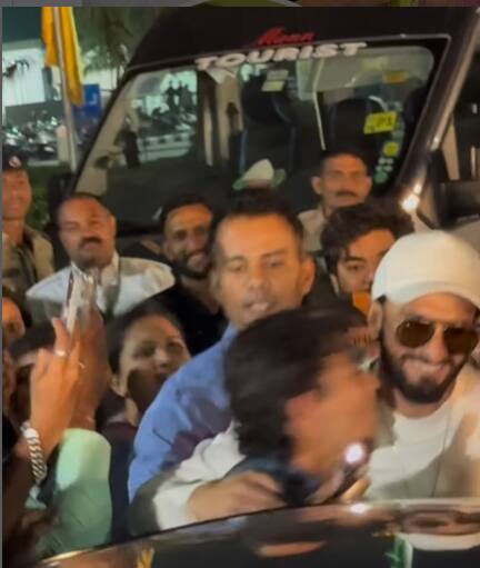रणवीर सिंह इतने खुश हैं कि उन्होंने पैपराजी को गले लगा दिया. उनकी पैपराजी से मिलते हुए फोटोज वायरल हो रही हैं.