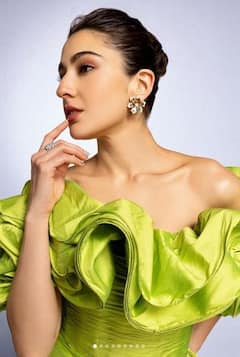 Sara Ali Khan: ਸਾਰਾ ਅਲੀ ਖਾਨ ਨੇ ਥਾਈ ਹਾਈ ਸਲਿਟ ਡਰੈੱਸ ਵਿੱਚ ਮਚਾਈ ਤਬਾਹੀ, ਦੇਖੋ ਫੋਟੋਆਂ