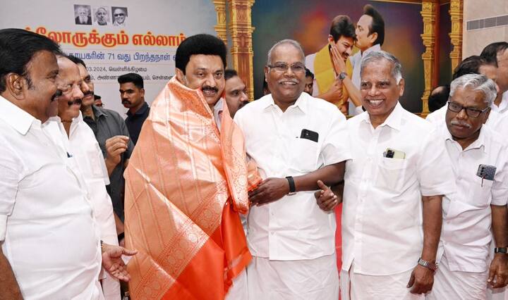 மார்க்சிஸ்ட் கம்யூனிஸ்ட் கட்சியின் மாநிலச் செயலாளர் கே.பாலகிருஷ்ணன் மற்றும் நிர்வாகிகள் முதல்வரை சந்தித்து வாழ்த்து தெரிவித்தனர்.