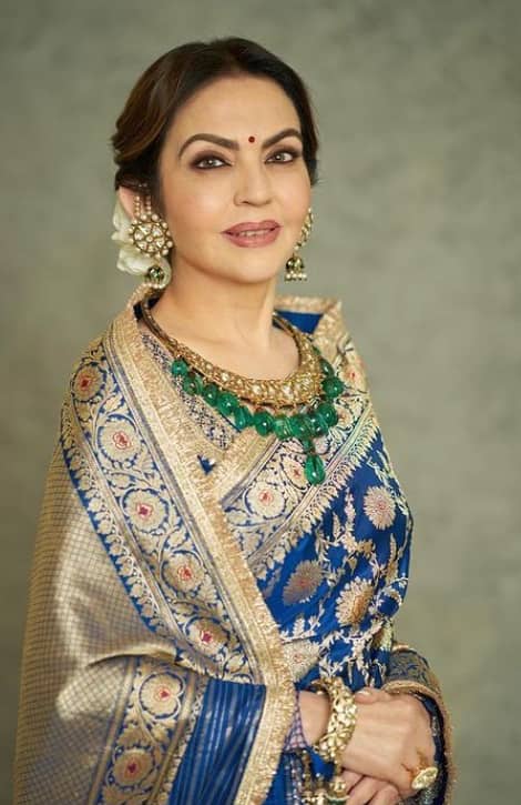 முகேஷ் அம்பானியின் மனைவி நீதா அம்பானி, ஸ்பெயின் நாட்டை சேர்ந்த டிசைனரால் வடிவமைக்கப்பட்ட 90 கோடி மதிப்பிலான லிமிடெட் எடிஷன் காரை கைவசம் வைத்துள்ளார். மேலும் பல ஆயிரம் கோடி மதிப்பிலான வைரம், மரகதம் பதித்த நகைகளை வைத்துள்ளார்.