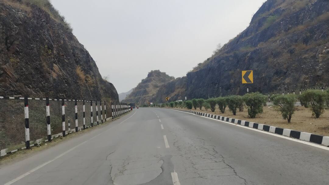 Rajasthan Tourist destination Udaipur to Mount Abu road awarded Scenic Red  Destination award ann | राजस्थान : उदयपुर - माउंट आबू मोस्ट सीनिक रोड  डेस्टिनेशन, ड्राइव के साथ झरने, पहाड़ और ...