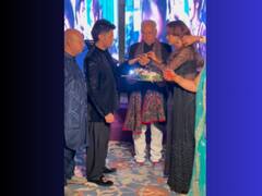 ब्लैक सीक्वेन में ट्विनिंग कर सुरभि चंदना-करण शर्मा ने की सगाई, कपल के फोटोज वायरल