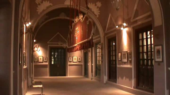 संग्रहालय की पहली मंजिल पर अस्त्र खंड है जिसका इस्तेमाल युद्ध में किया जाता था.
