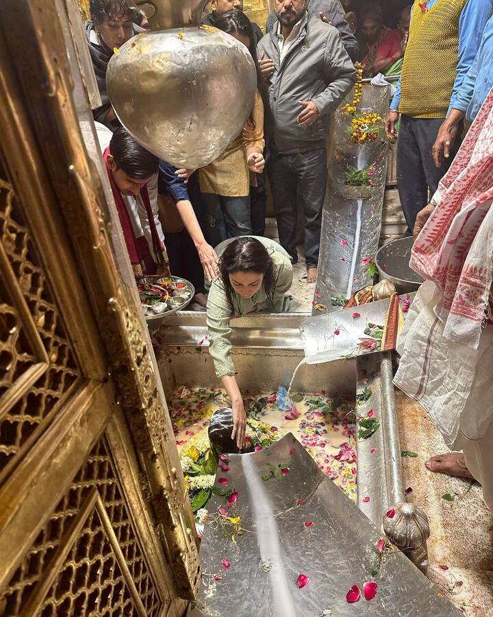 There is also a picture of Tamannaah praying, while sitting in front of the Shivalinga.