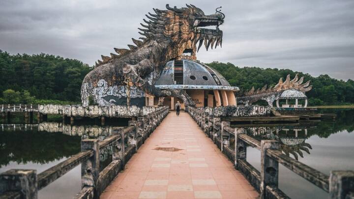 IRCTC Vietnam Cambodia Tour: आईआरसीटीसी विदेश घूमने के शौकीनों के लिए अंकोरवाट, वियतनाम और कंबोडिया के लिए स्पेशल टूर पैकेज लेकर आया है.