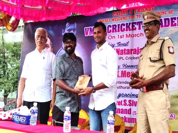 நல்ல ஷூ இல்லை , நல்ல சாப்பாடு இல்லை, படிப்பிற்கும் எனக்கும் ரொம்ப தூரம், கஷ்டப்பட்டு தான் முன்னேறினேன் - நடராஜன் நெகிழ்ச்சி.