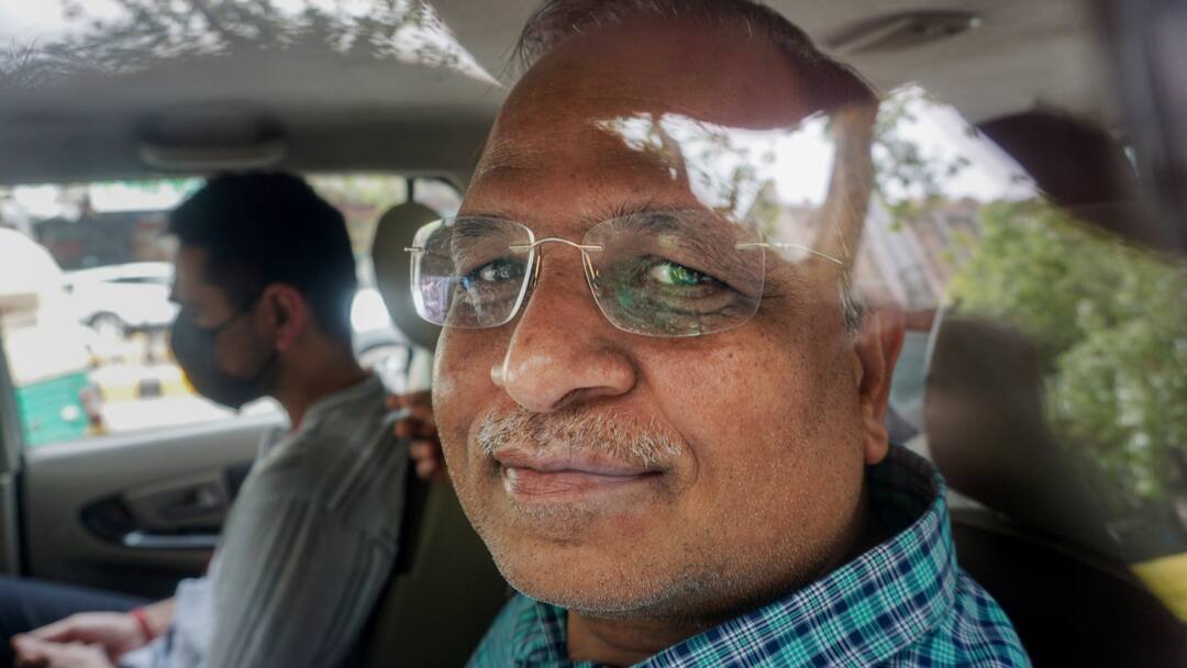 Delhi LG Saxena Approves CBI Probe Against AAP's Satyendar Jain In Extortion Complaint By Sukesh Chandrashekhar Delhi LG Approves CBI Probe Against AAP's Satyendar Jain In Extortion Complaint By Sukesh Chandrashekhar