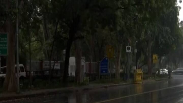 आईएमडी के मुताबिक छह मार्च तक दिल्ली के दिन में समय बादल छाए रहने का पूर्वानुमान है. सात मार्च को मौसम साफ रहेगा. भारत मौसम विभाग के मुताबिक अगले एक सप्ताह में दिन के अधिकतम तापमान में कमी की स्थिति बनी रहेगी.