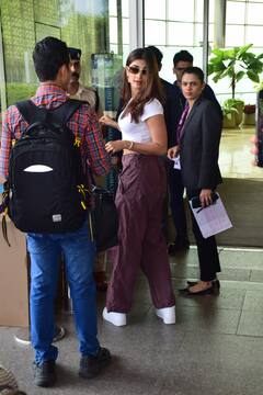 Pooja Hegde Photo: એરપોર્ટ પર કુલ અંદાજમાં જોવા મળી પૂજા હેગડે