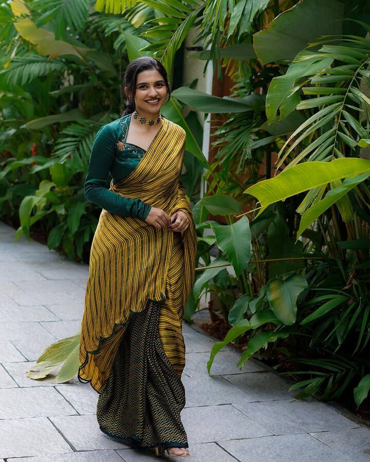 దీంతో ఈ ప్రాజెక్ట్ నుంచి బయటికొచ్చేశాను అంటూ చెప్పుకొచ్చింది. ఇదే వీడియో వైరల్‌గా కావడంతో ఆమె ఫ్యాన్స్‌, నెటిజన్లు డైరెక్టర్‌ బాలాపై విరుచుకుపడుతున్నారు. ఆయనను విమర్శిస్తూ పోస్టులు పెడుతున్నారు.