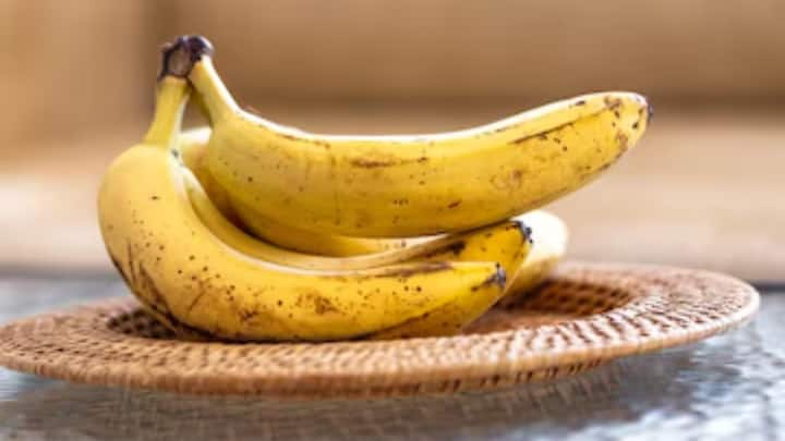 banana halwa or pudding recipe जरूरत से ज्यादा पक गए हैं केले, तो फेंकने के बजाय बनाएं उसका हलवा