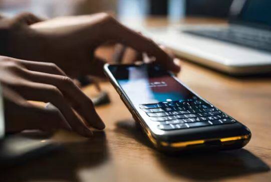 ਇਹ ਵੀ ਅੰਦਾਜ਼ਾ ਲਾਇਆ ਜਾ ਰਿਹਾ ਹੈ ਕਿ ਜੇਕਰ ਏਅਰਟੈੱਲ ਦਾ ਟੈਰਿਫ ਪਲਾਨ ਵਧਦਾ ਹੈ ਤਾਂ ਬਾਜ਼ਾਰ 'ਚ ਮੌਜੂਦ Jio ਅਤੇ Vi ਵੀ ਆਪਣੇ ਰੀਚਾਰਜ ਪਲਾਨ ਮਹਿੰਗੇ ਕਰ ਸਕਦੇ ਹਨ। ਅਕਸਰ ਅਜਿਹਾ ਹੁੰਦਾ ਹੈ ਕਿ ਜੇਕਰ ਕੋਈ ਕੰਪਨੀ ਰੀਚਾਰਜ ਪਲਾਨ ਨੂੰ ਇਸ ਤਰ੍ਹਾਂ ਵਧਾ ਦਿੰਦੀ ਹੈ ਤਾਂ ਉਸ ਤੋਂ ਬਾਅਦ ਹੋਰ ਕੰਪਨੀਆਂ ਵੀ ਕੀਮਤ ਵਧਾ ਦਿੰਦੀਆਂ ਹਨ।